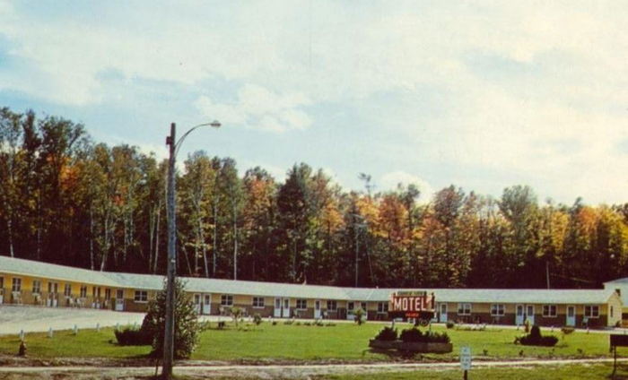 Candlelite Motel - Old Post Card